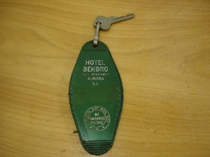Vintage-Hotel-BenBro-Motel-Key-Fob-Aurora-Illinois-74-S-Broadway-4-3-4-inch