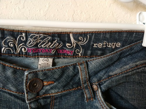 Refuge Womens Jeans 10R Blue Dark Wash Faded Distressed Flirty Everyday Skinny - Picture 3 of 9