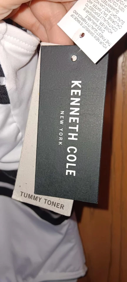 ¡NUEVO CON ETIQUETAS! Traje de baño Kenneth Cole de una pieza para mujer talla M blanco y negro ilusión Foto 3 de 4