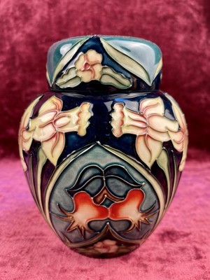 Ein limitiertes Moorcroft Karussell Ingwerglas. Rachel Bishop. 