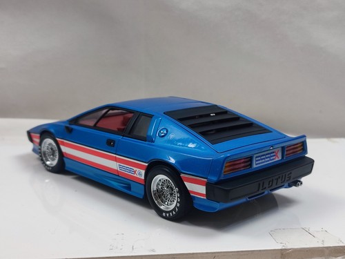 Autoart 1/18 1980 lotus Esprit Turbo Essex Special Edition Blue Model Car - Picture 3 of 10