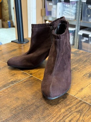 Aerosoles Sandpaper Brown Faux Suede Ruffle Booties Women's 9.5 ~ Ex Cond.