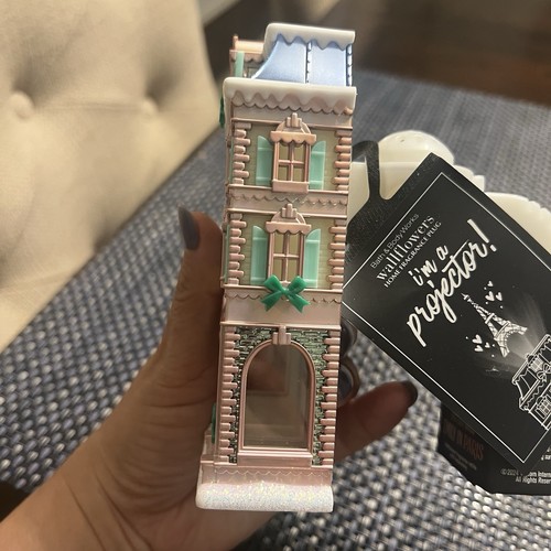 Bath & Body Works Emily In Paris Proyector Flor de Pared Enchufe Panadería Luz Nocturna - Imagen 21 de 24