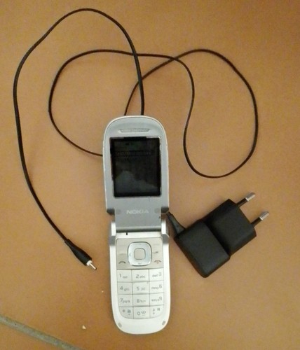 Cellulare NOKIA 2760 grigio con alimentatore - Foto 3 di 5