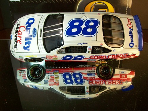 Dale Jarrett #88 Quality Care Breast Cancer White Reverse 1999 Ford Taurus Elite - Picture 12 of 13