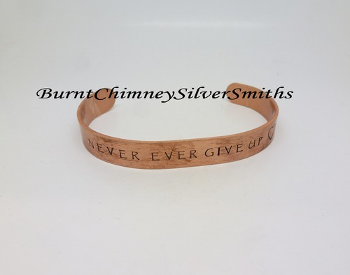 NEVER EVER GIVE UP - Pulsera de cobre antigua estampada a mano, aluminio, latón o aluminio - Imagen 9 de 12