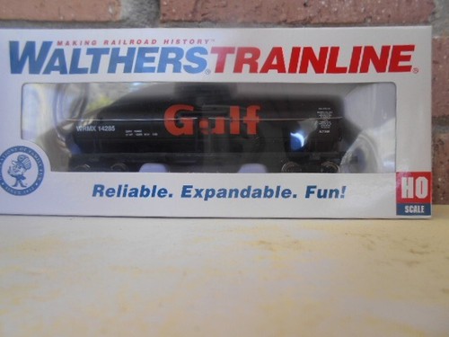 Walthers  931-1612 HO Scale 40' Tank Car - Ready To Run - Gulf Petroleum Company - Picture 1 of 7