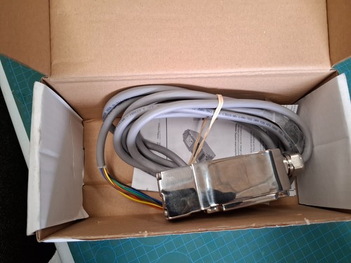 IDEM 204026 ATEX KM-SS-Ex Safety Interlock Switch,2NO/2NC, Keyed,Stainless Steel - Picture 2 of 3