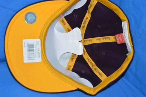 SOMBRERO GORRA MITCHELL & NESS LANA DE BAJO PERFIL PÚRPURA OSCURO LOS ANGELES LAKERS 8 - Imagen 3 de 4