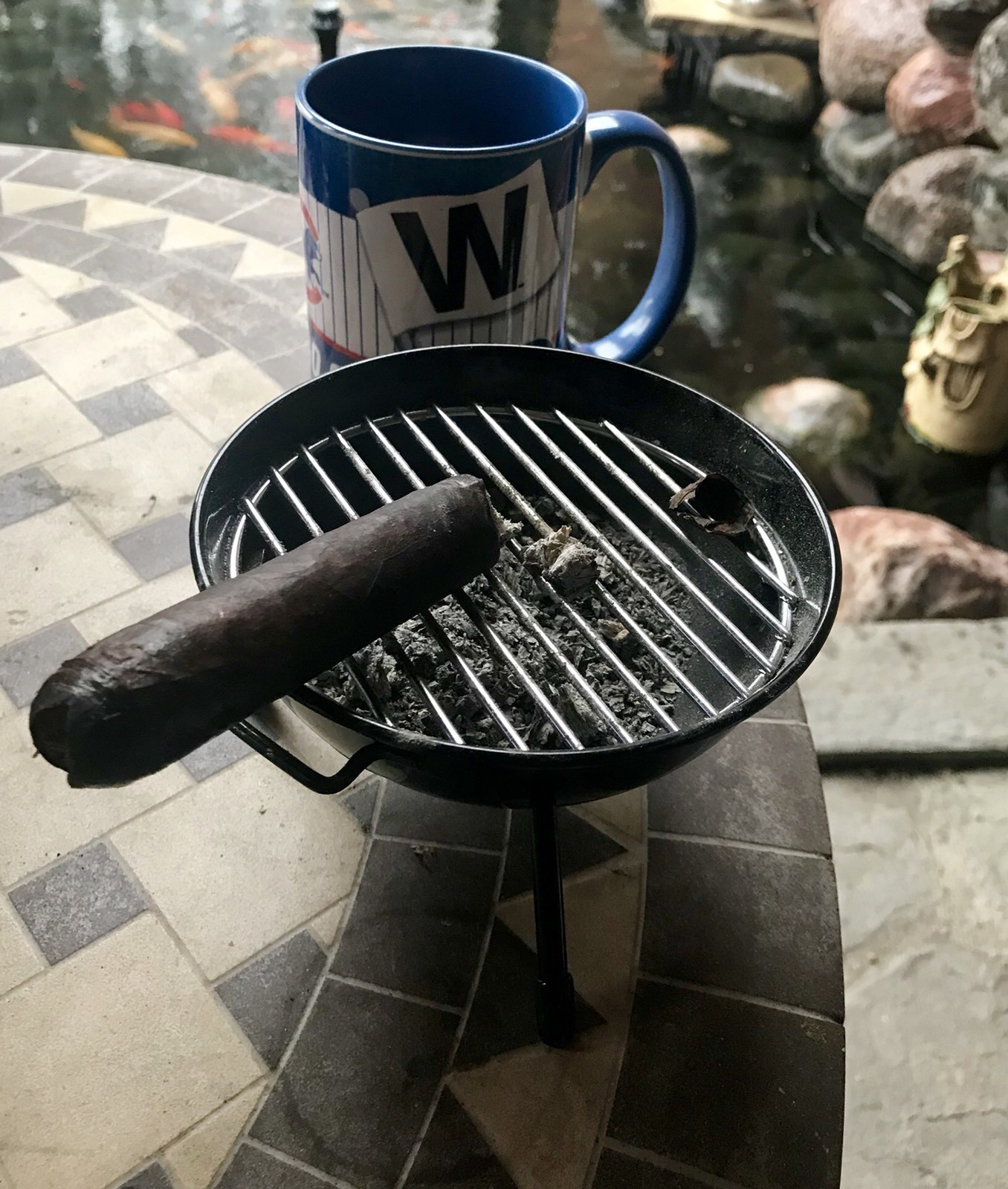 Parrilla Weber BBQ Hervidor Novedad cigarro//cigarrillo Cenicero De Colección Nuevo Juguete Negro