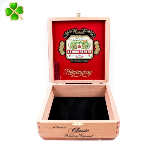 Arturo Fuente Hemingway Classic Reserva Wood Cigar Box 7.75" x 7.25" x 2.5" - Picture 11 of 12