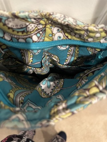 Vera Bradley Purse.  Crossbody   Beautiful! - Picture 2 of 3