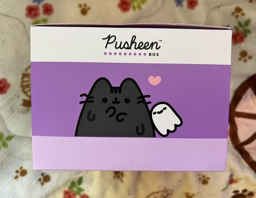 Pusheen in Blanket with Ghost Vinyl Figure - Fall 2023 Exclusive - New In Box!!! - Picture 3 of 4