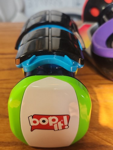 TETRIS Bop-It Handheld Electronic Puzzle Game & TOP IT Hasbro TESTEDJ - Bild 2 von 5