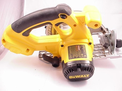 Dewalt DC390 18 volt Circular Saw New Tool Ships on the Same Day - Picture 4 of 9