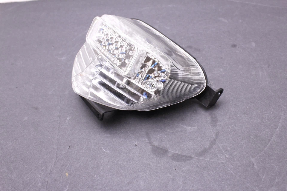 02 LUZ TRASERA LUZ FRENO TRASERO SUZUKI GSXR600 RECAMBIO R2.BX25 Foto 4 de 4