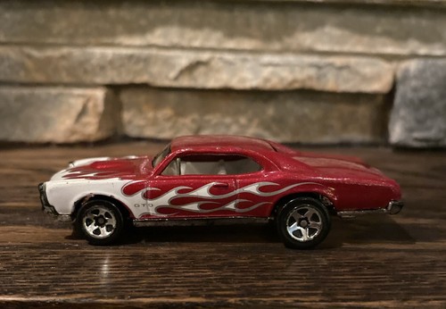 Hot Wheels Red & White 1967 Pontiac GTO '07 All Stars #137 Muscle Car Bent Card - Bild 5 von 11