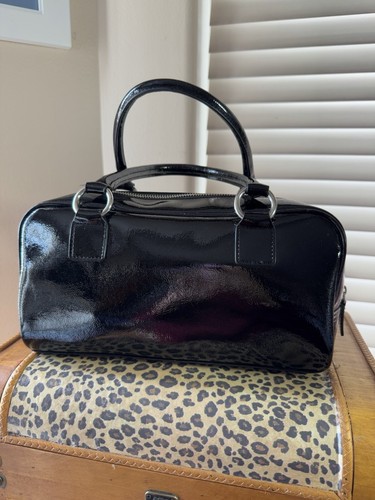 BCBG PARIS KLEINE SCHWARZE LACKLEDER ABENDTASCHE, TOP UND SUPER GEPFLEGT++++ - Bild 5 von 14