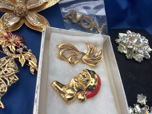 Broach Cat Christmas Poinsettia Snow Flake Avon Gold Costume Jewelry Earring - Picture 2 of 11