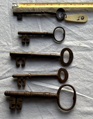 5 Antique Iron and Steel Keys - Large Heavy Solid Vintage - Image 1 of 4