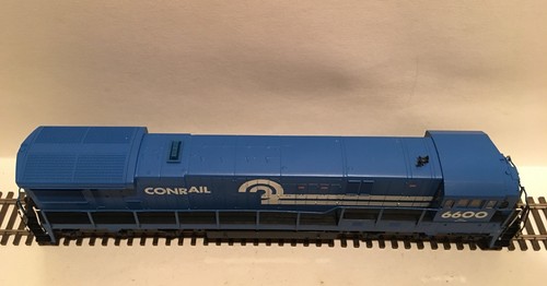 HO Atlas 8608 Conrail C30-7 Powered Diesel Locomotive CR #6600 - Picture 6 of 9