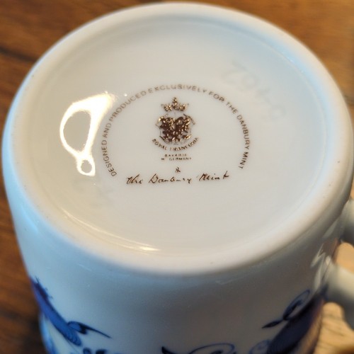 Taza y platillo Royal Franconia Demitasse de colección The Danbury Mint - Imagen 11 de 23