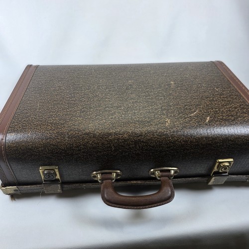 Vintage Suitcase – Prop, Display, or Upcycle Gem - Picture 13 of 19