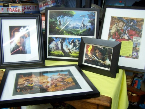 Konvolut 5 Vintage Lora Croft Poster Tomb Raider Holzrahmen - Bild 1 von 6