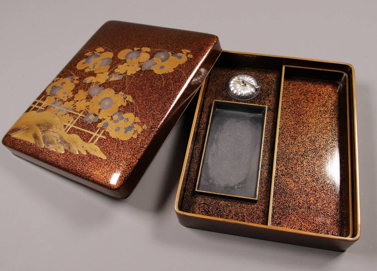 MA2 Edo Meiji chrysanthemum gold and silver maki e total pear skin inkstone box