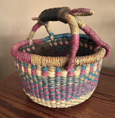 9"x6" Alaffia Marktkorb handgefertigt in Ghana, Ledergriff türkis, gold, rost - Bild 2 von 7