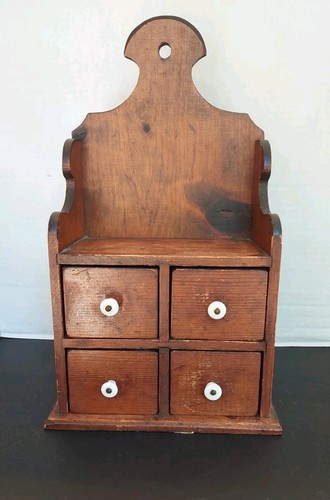 Vintage Holz Wandbehang Gewürzkasten Schrank 4 Schubladen Keramikgriffe Landhaus