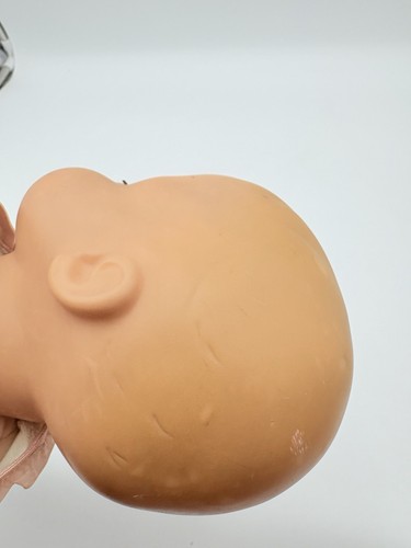 Pigiama vintage American Girl Bitty Baby Doll capelli biondi occhi azzurri rosa sonno  - Foto 9 di 11