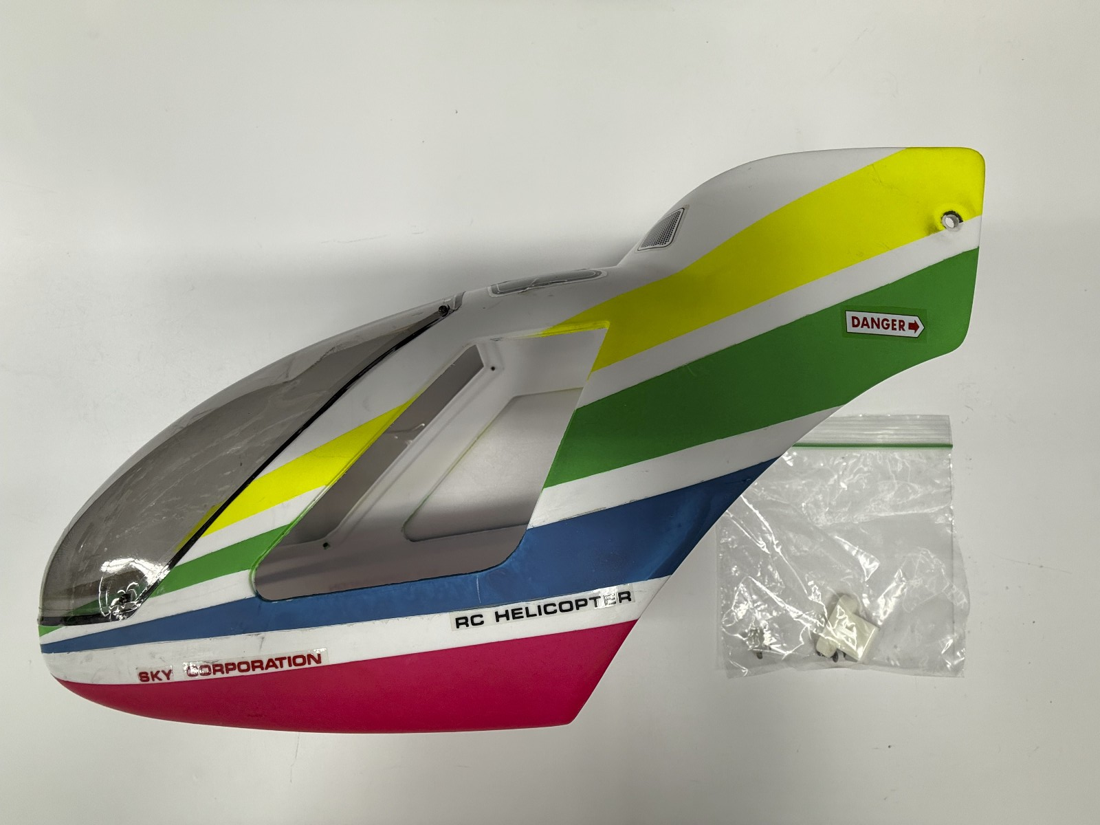 Vintage Kyosho Concept 30 RC Helicopter Heli body shell and mount