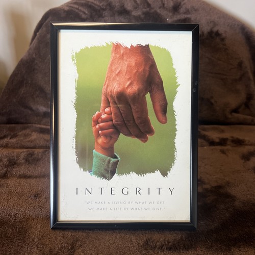 Vintage Integrity Druck im Standrahmen 5” x 7”  - Bild 1 von 3