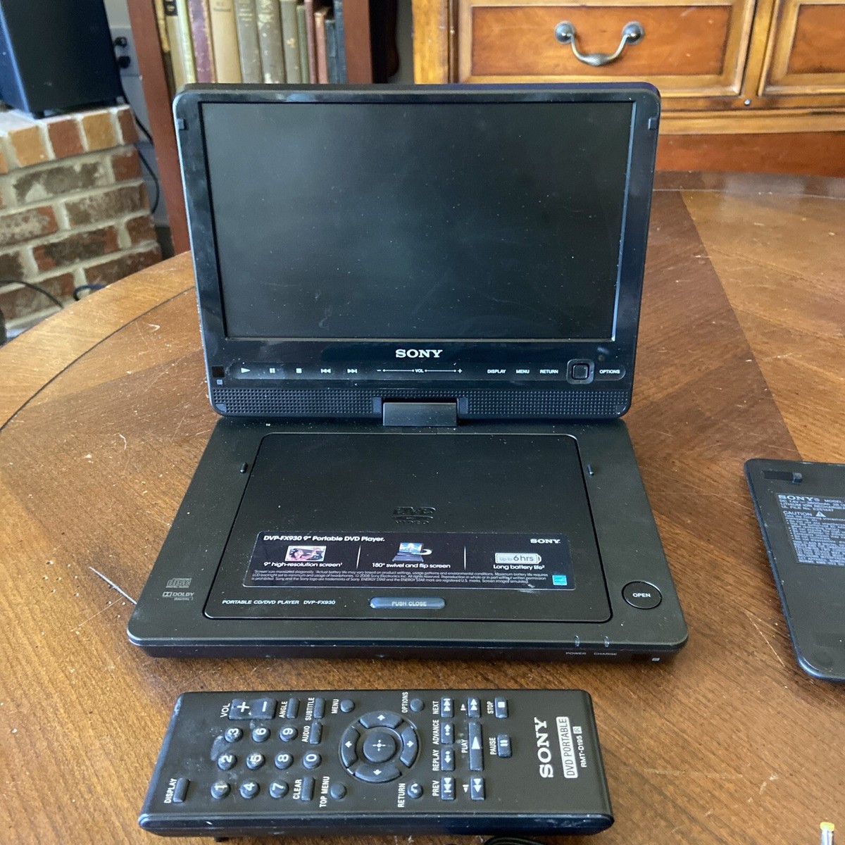 Sony DVP-FX930 Portable CD/DVD Player 9