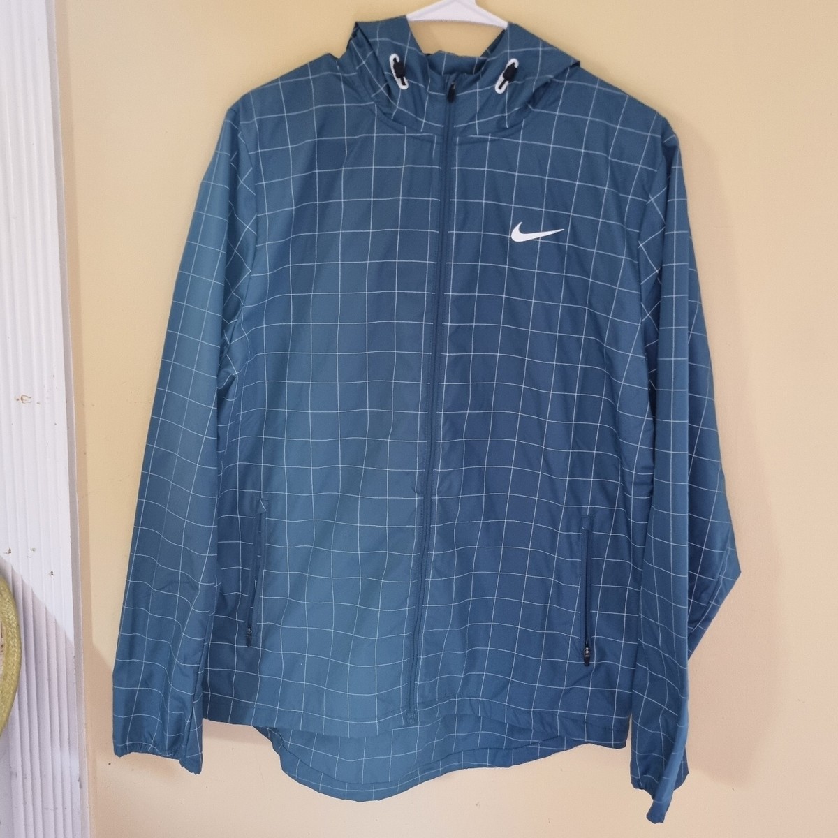Nike Flicker Flash Hurricane Reflective Running Jacket Men M Size 596250 010 eBay