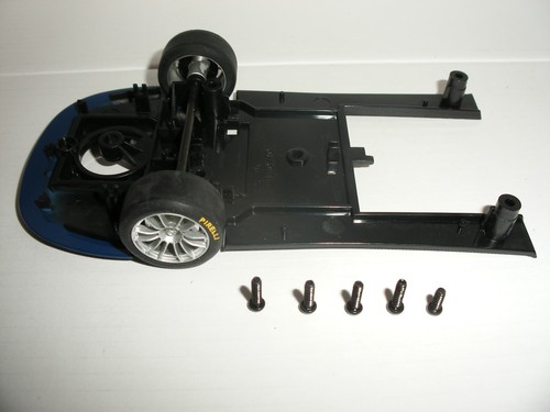 Scalextric - W9075 Maserati MC12 Front Chassis / Underpan and Axle - NEW - Picture 1 of 3