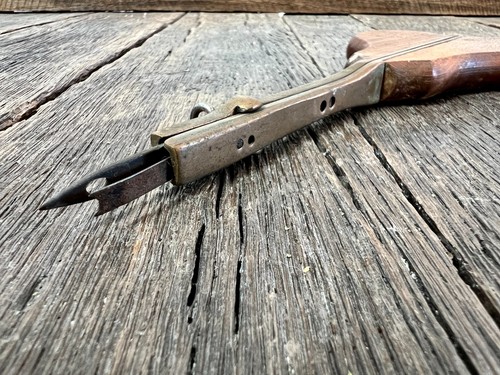 Antique Rug Hooking Shuttle - E Ross & Co. Wood Hand Hooking Tool - Picture 3 of 8