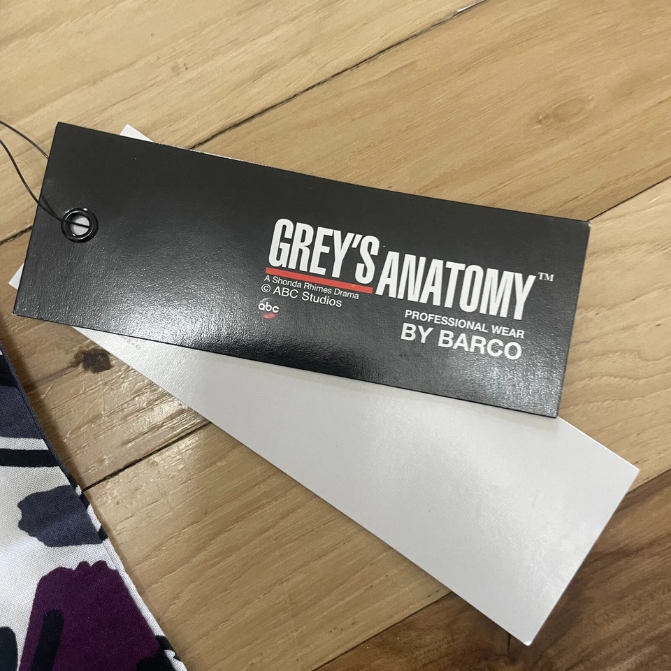 Greys Anatomy Scrub Top Womens Abstract Geometric Purple Gray White Size SMALL - Image 4 of 4