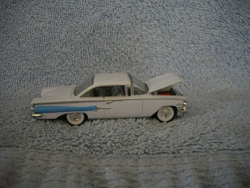 1960 CHEVY IMPALA #125 RACING CHAMPIONS MINT MOTOR TREND 3.25" DIE-CAST Stand - Picture 6 of 6