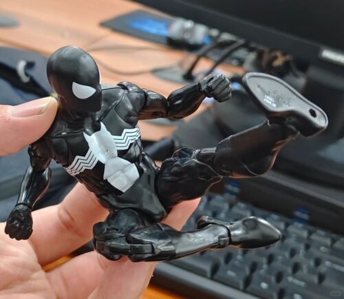Spider-Man Marvel Legends Retro Series 6 Inch Symbiote Black Suit New in Box - Picture 19 of 24