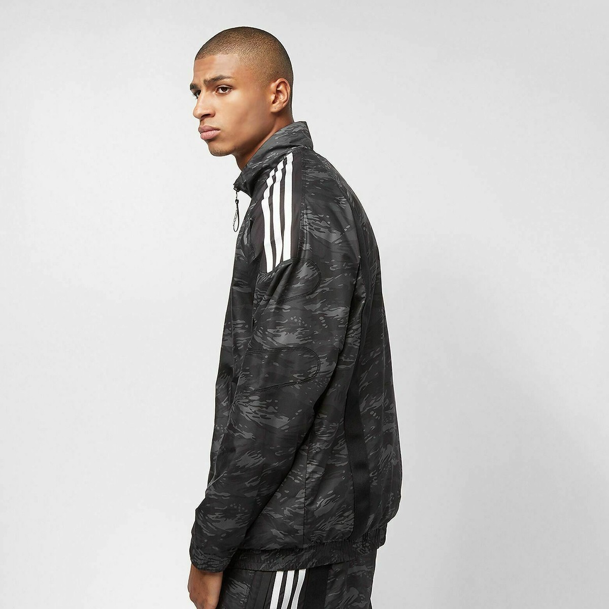 ジャケット・アウター adidas Nylon Jacket Pants Setup O Silver s-l400.jpg