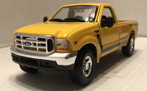 Maisto Pick Up Series, Amarillo 1:27 Ford F-350 Pickup Pony Extractor - Imagen 2 de 9
