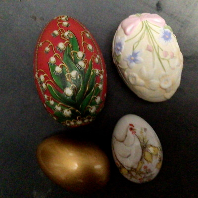 VTG LOT 4 PORCEAIN CERAMIC GOLD EASTER EGG TRINKET JEWELRY BOXES