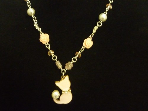 Silver Tone Pink Kitten Faux Pearl Acrylic Roses Necklace - Bild 9 von 12