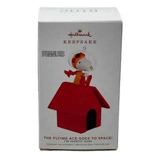 2019 Hallmark Ornament SNOOPY THE FLYING ACE GOES TO SPACE-PEANUTS- NEW IN BOX