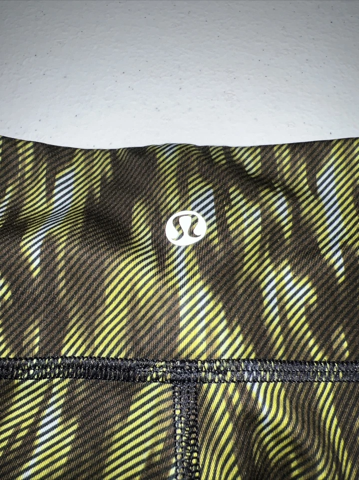 Lululemon Athletica 紧身裤黄色 Capri 迷彩网眼弹力运动服 6 码 — 第 4/4 张图片