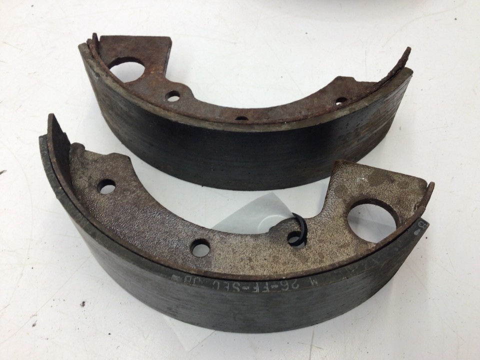 JOHN DEERE 318 332 322 330 316 420 430 BRAKE SHOE PAIR AM116982 | eBay