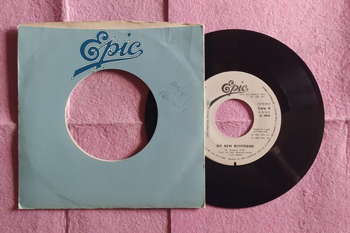 7” CARLY SIMON – My New Boyfriend - EPIC - SPAIN - PROMO - 1 Sided (VG+/EX) - 第 1/2 張圖片