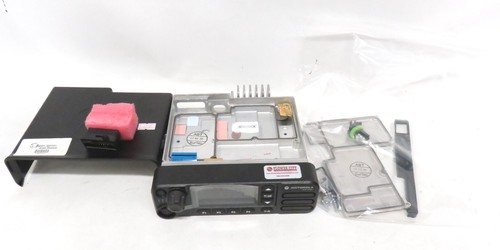 OEM Motorola XPR 5550e Mobile Radio Parts * Mint Condition - Zdjęcie 1 z 10